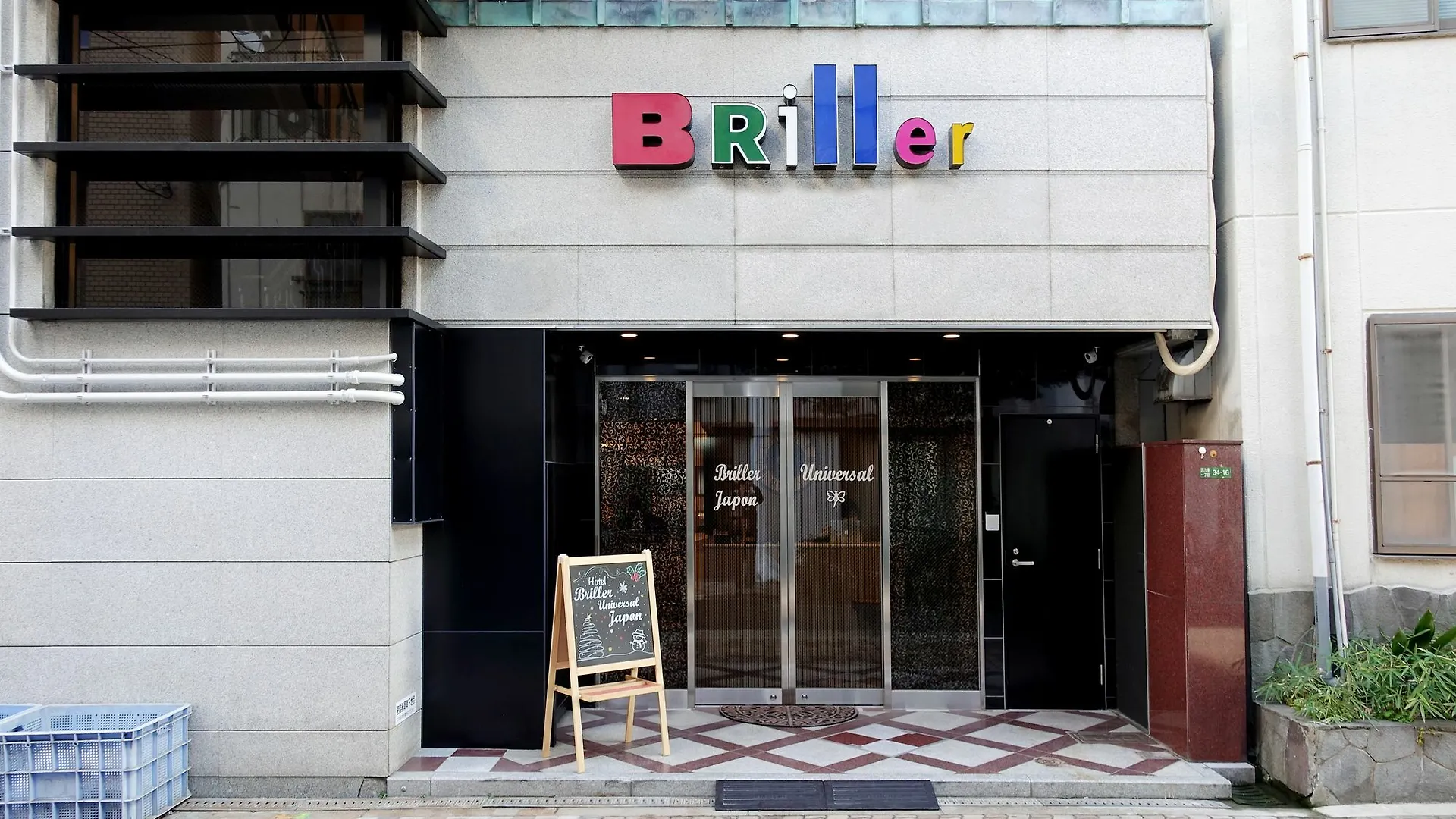 Briller Universal Japon Albergue Osaka Japón